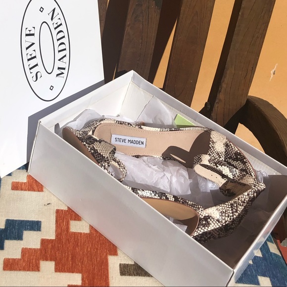 NEW STEVE MADDEN SNAKE PRINT HEELS - Picture 4 of 4